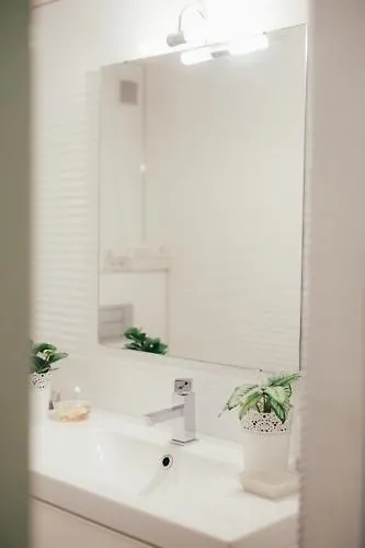 Aurelia Antica Daire *